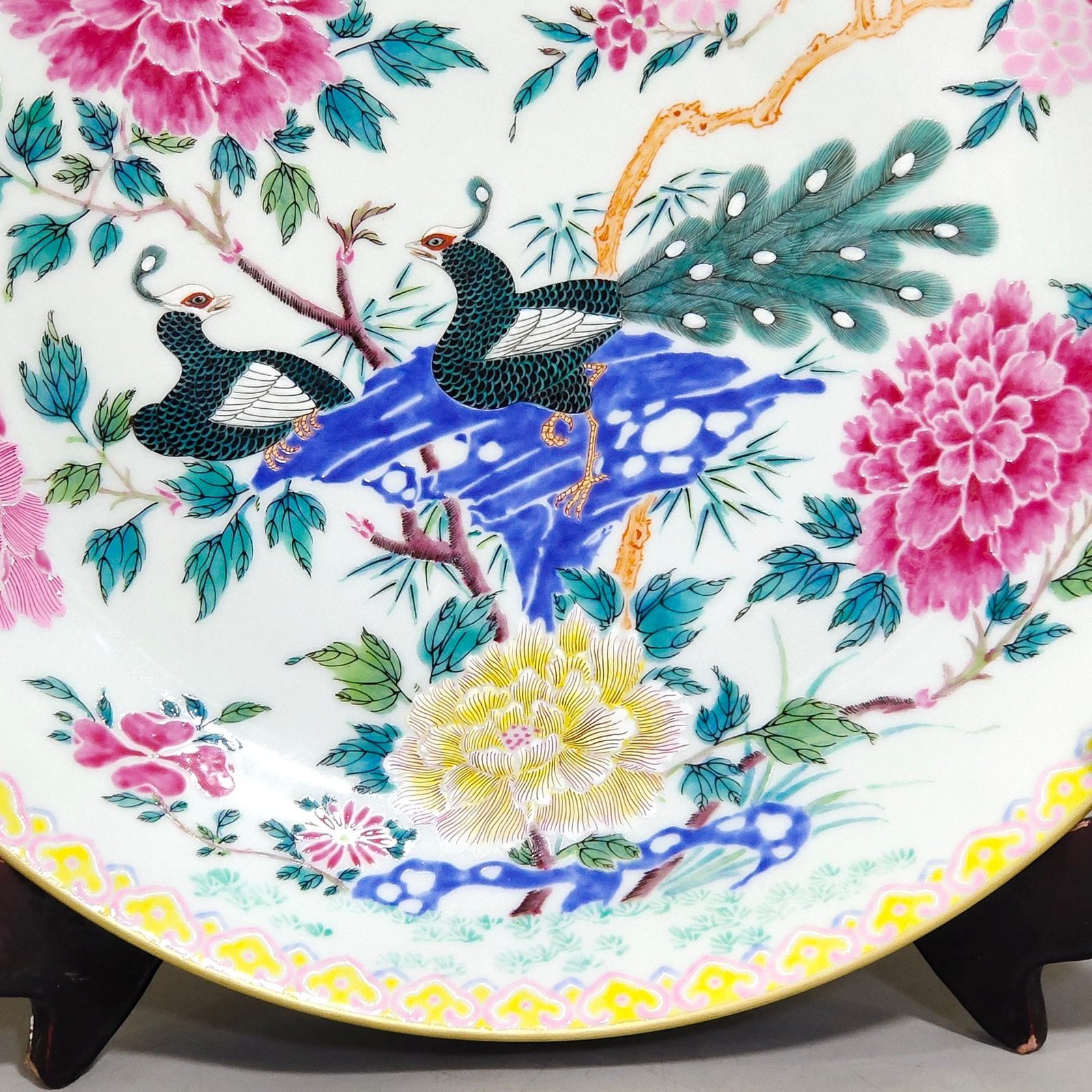 Qing Dynasty Yongzheng icing on the cake dish