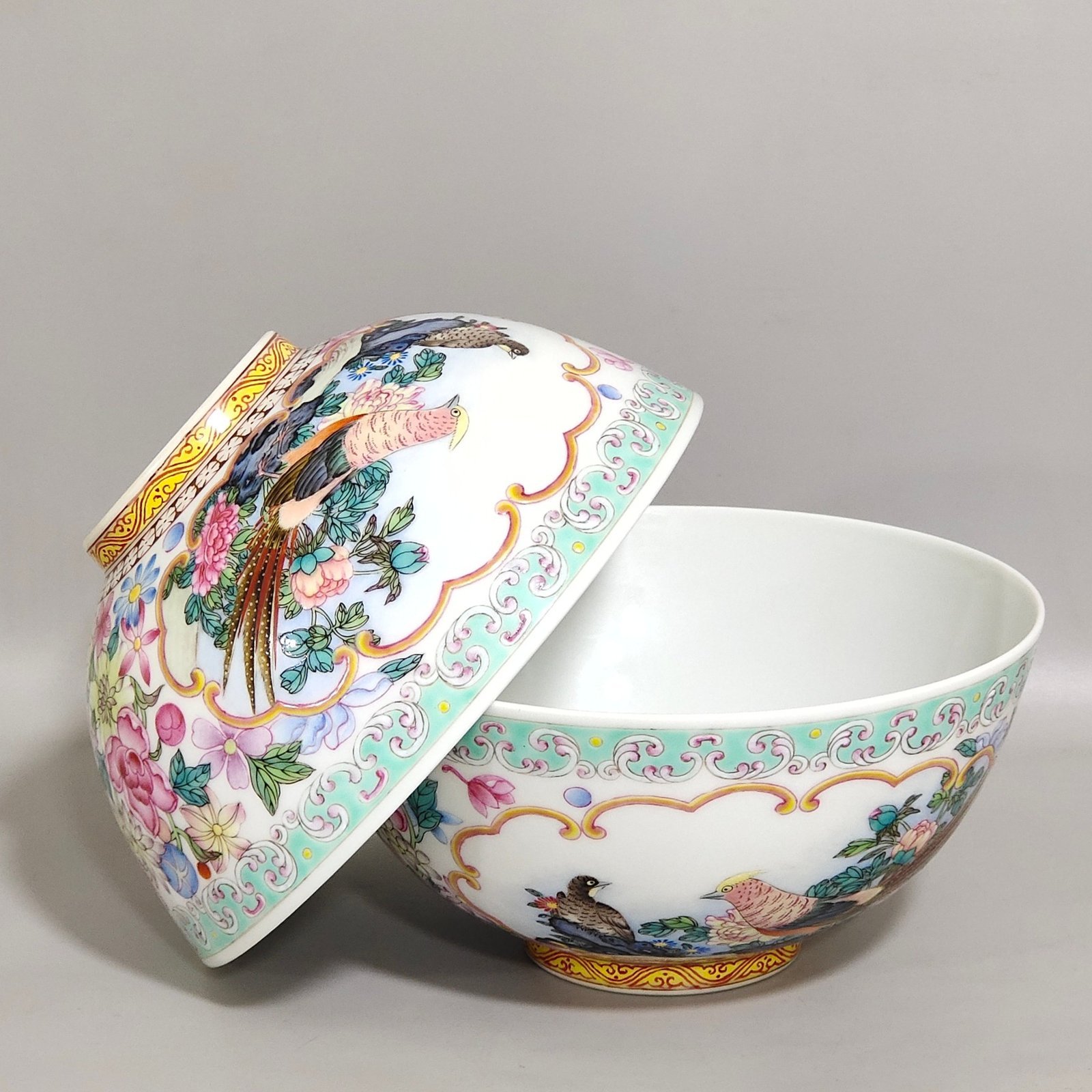 Qing Dynasty Yongzheng icing on the cake bowl