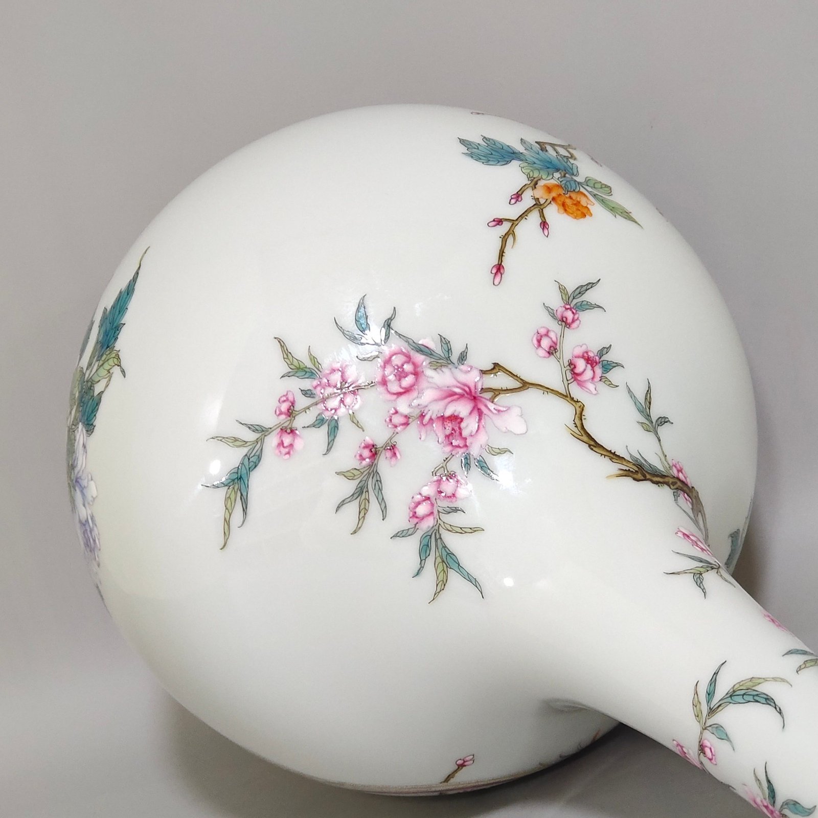 Qing Dynasty Yongzheng icing on the cake vase