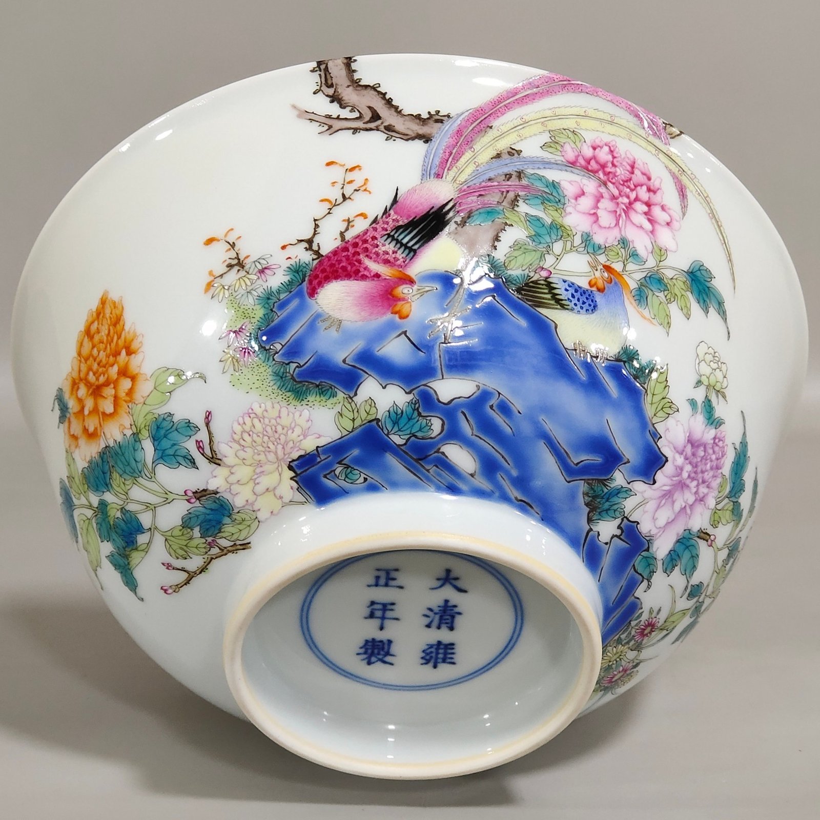 Qing Dynasty Yongzheng’s icing on the wall inscribed poetry bowl