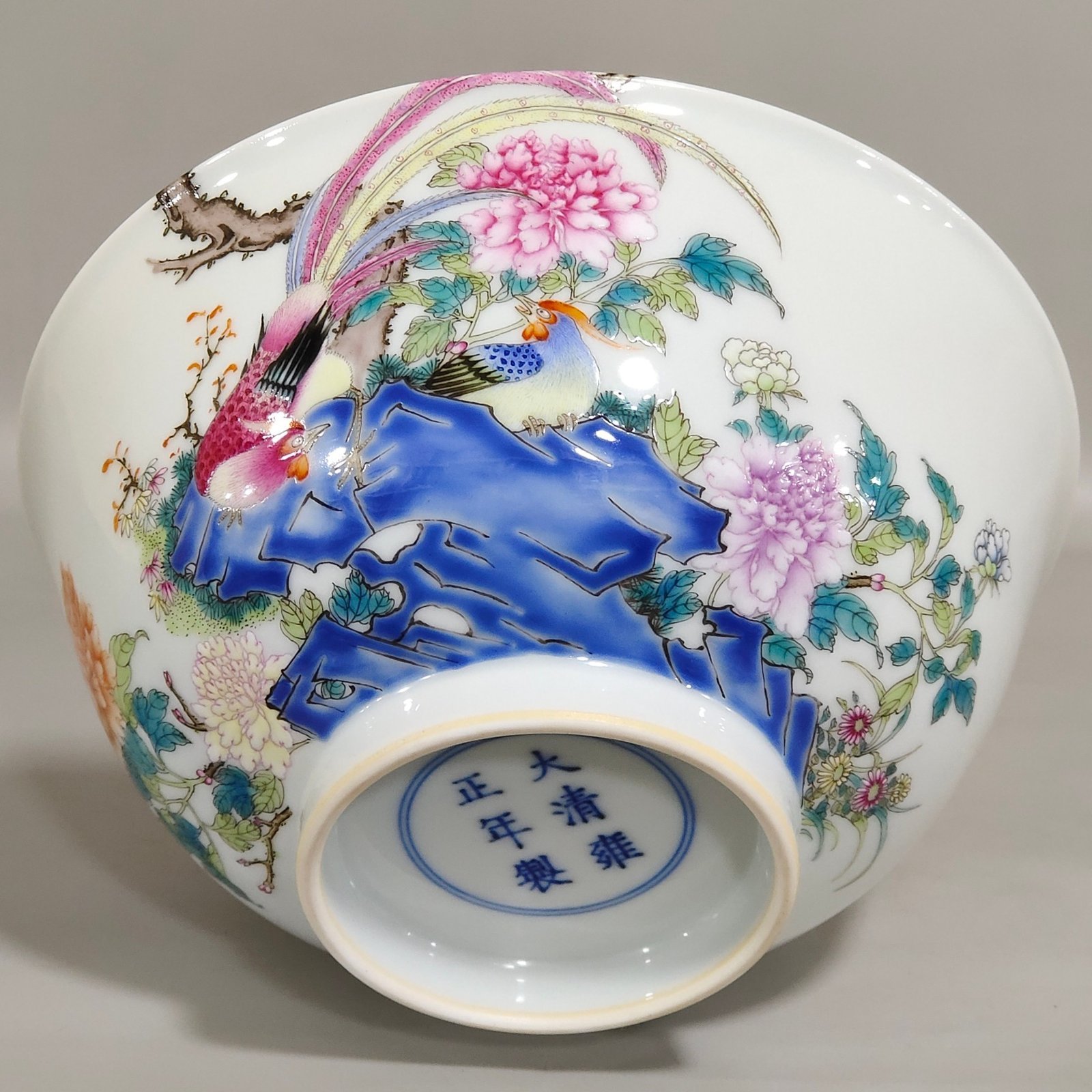 Qing Dynasty Yongzheng’s icing on the wall inscribed poetry bowl