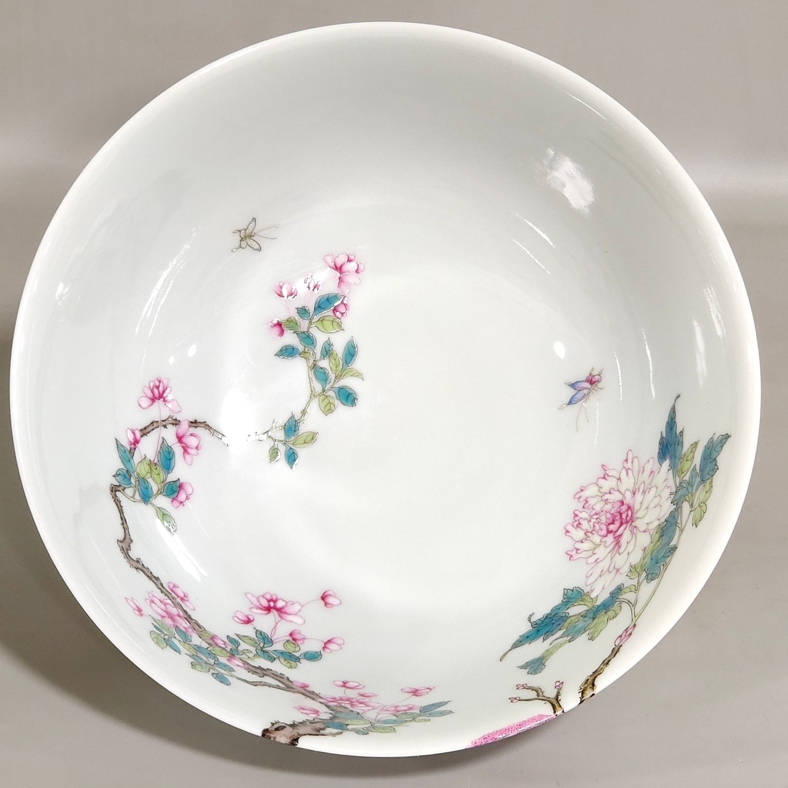 Qing Dynasty Yongzheng’s icing on the wall inscribed poetry bowl