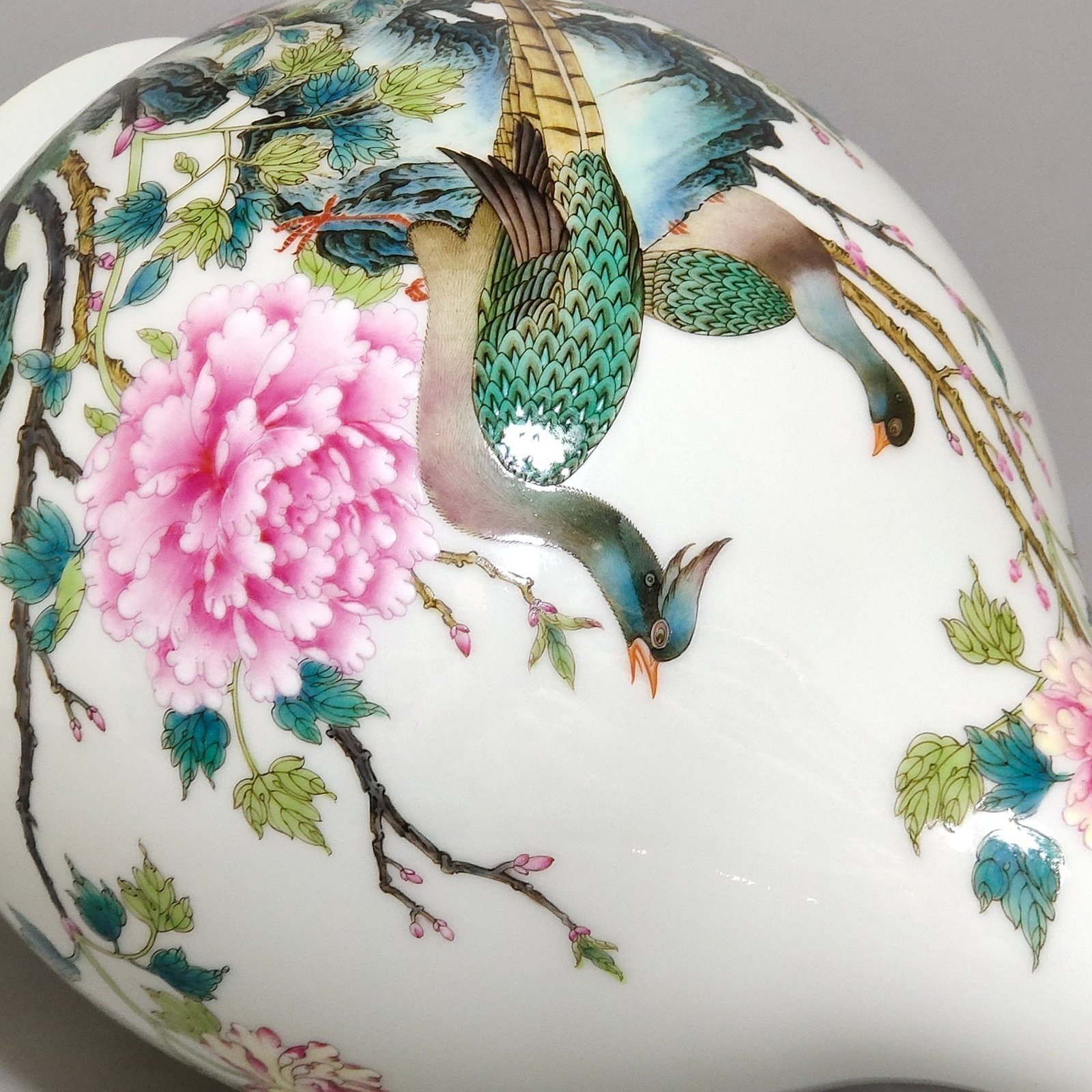 Qing Dynasty Yongzheng icing on the cake flask