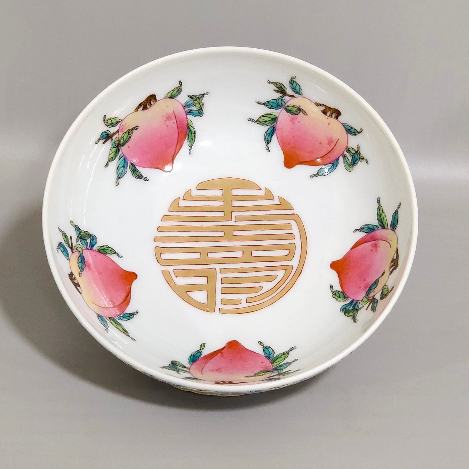 Qing Dynasty Yongzheng Jindi Shoutaowo foot bowl