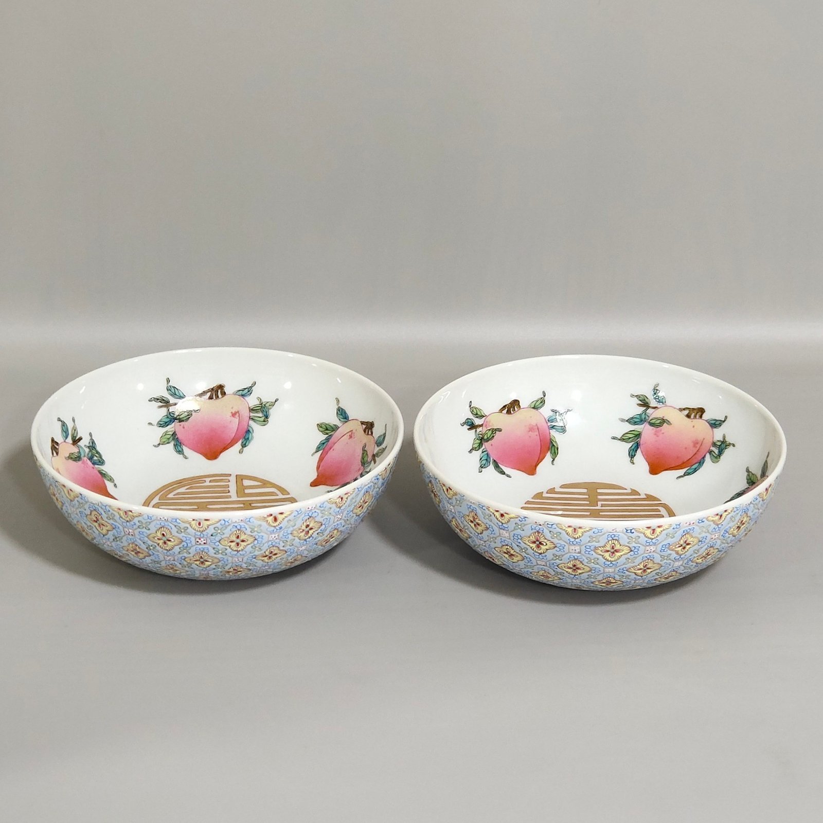 Qing Dynasty Yongzheng Jindi Shoutaowo foot bowl