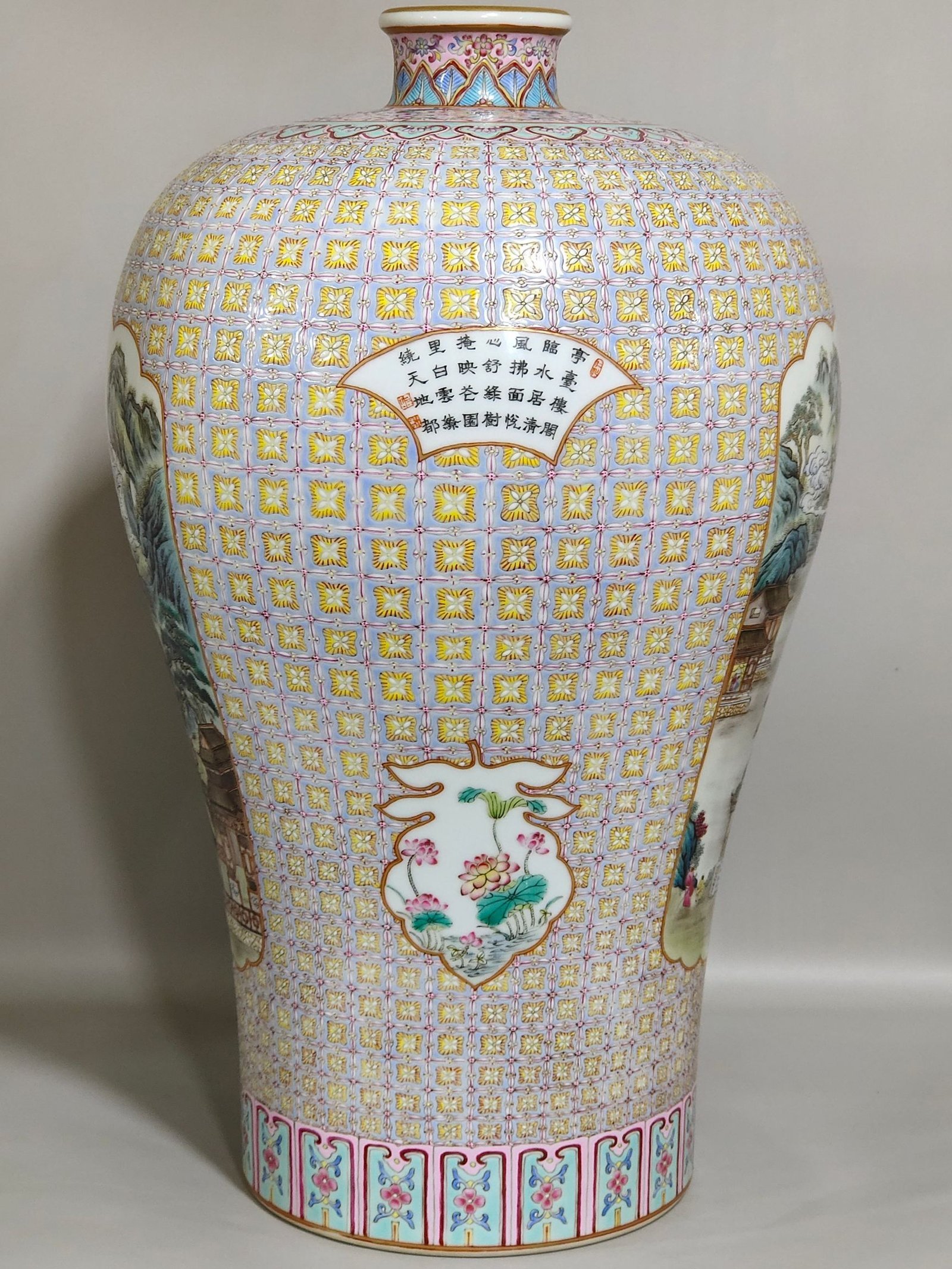 Qing Dynasty Yongzheng brocade window window landscape poem inscribed plum vase