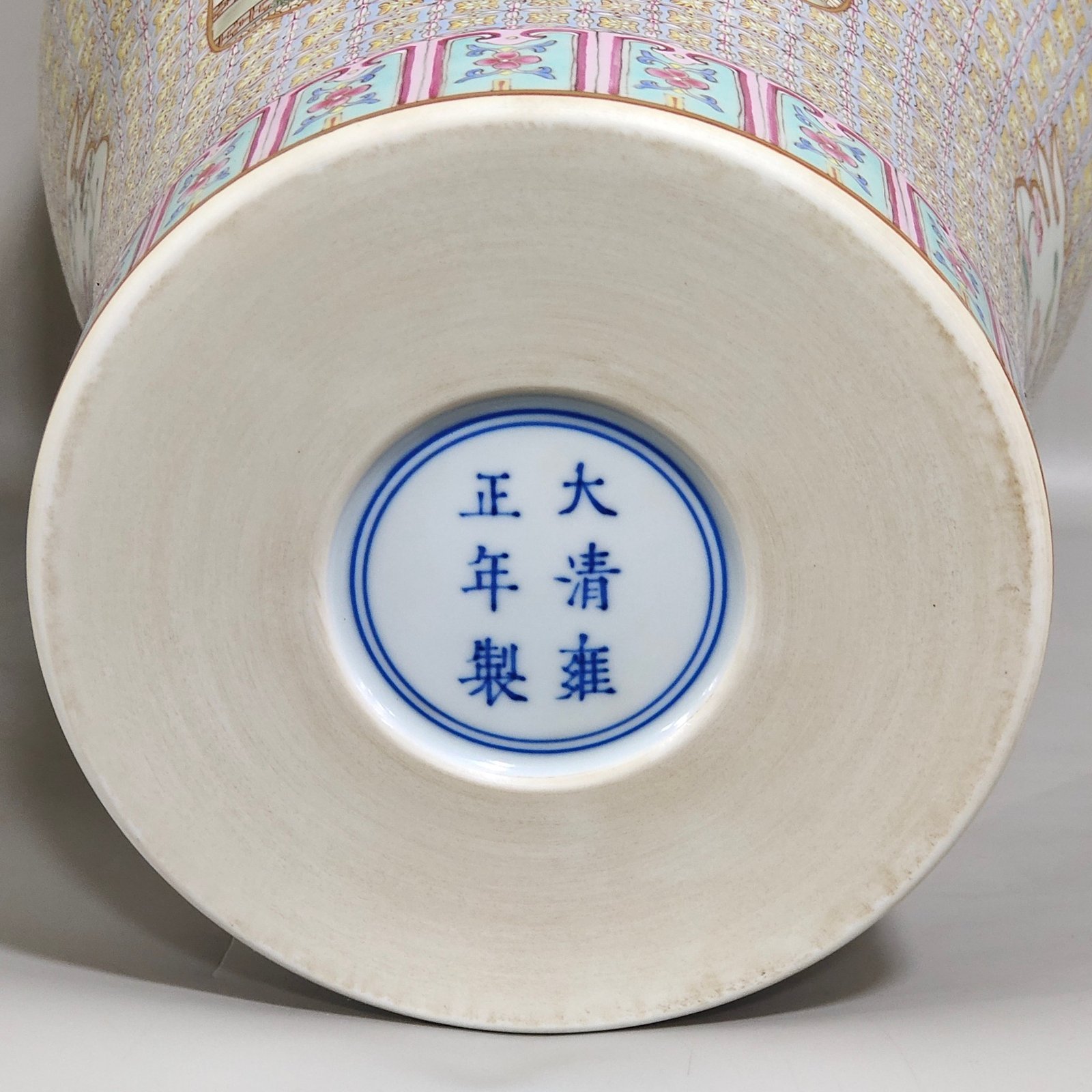 Qing Dynasty Yongzheng brocade window window landscape poem inscribed plum vase