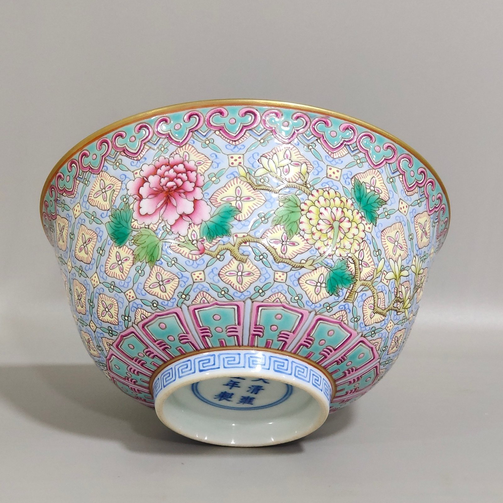 Qing Dynasty Yongzheng brocade flower bowl