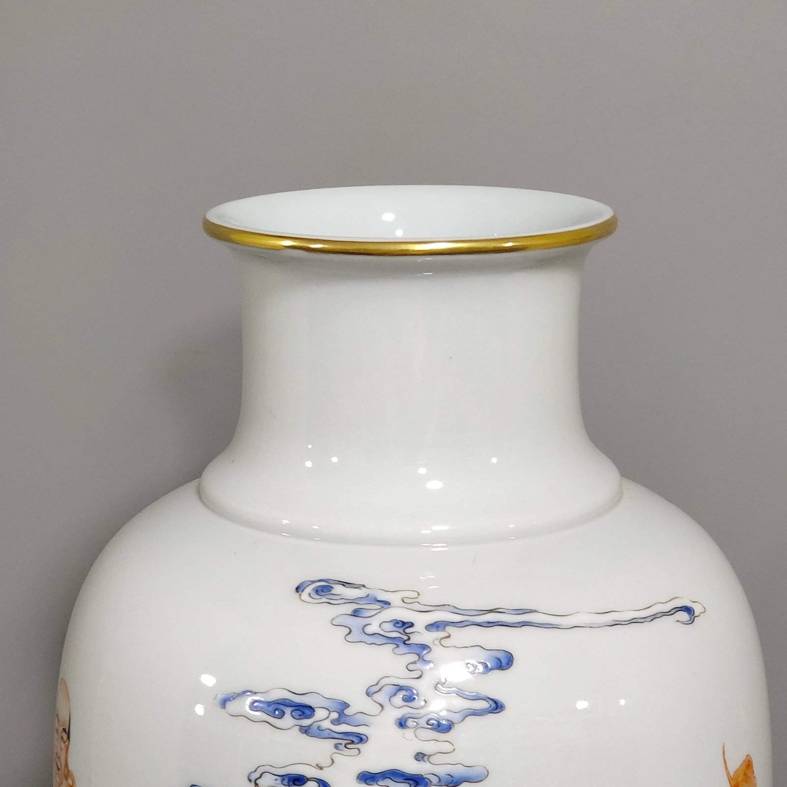 Qing Dynasty Yongzheng Subduing Arhat plum vase