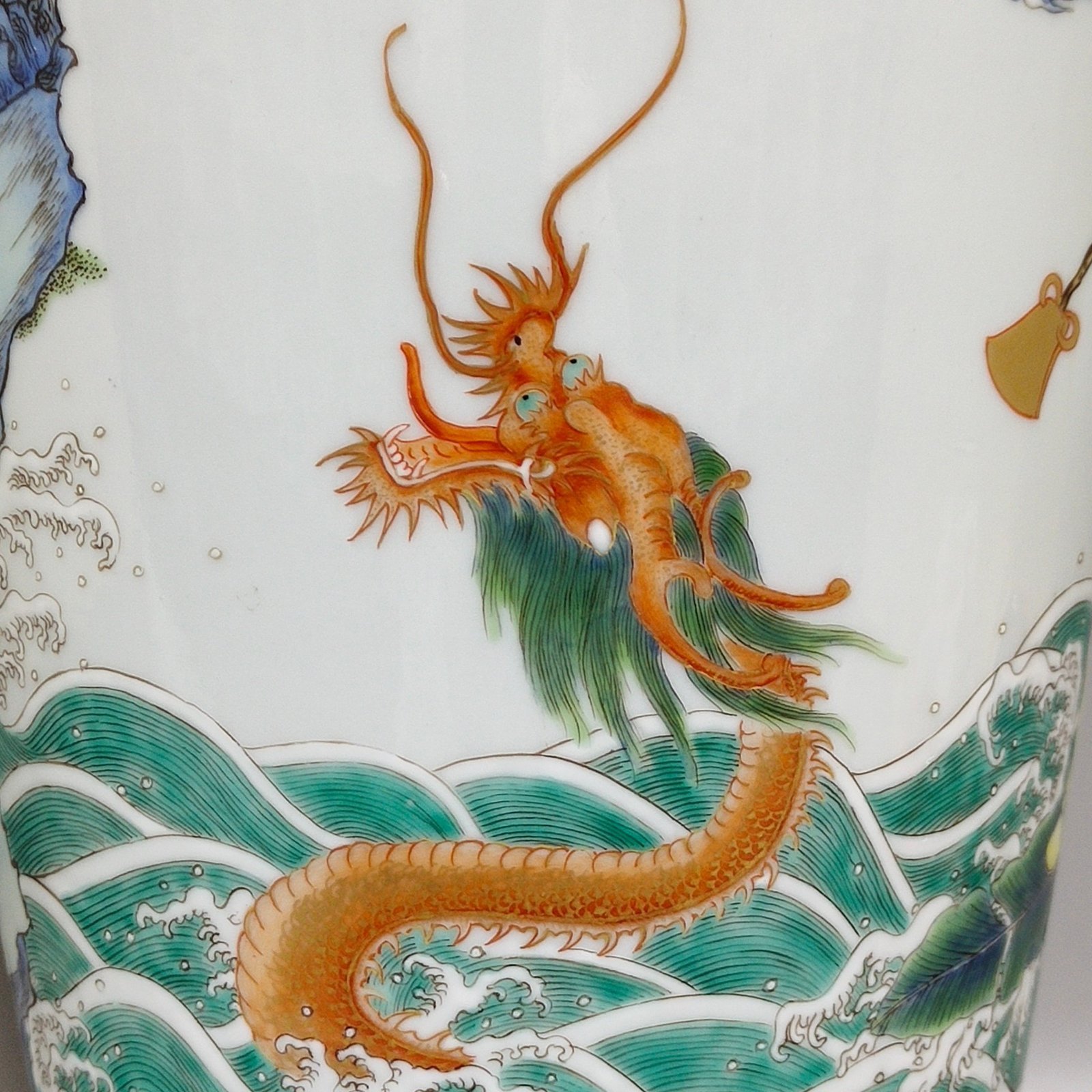 Qing Dynasty Yongzheng Subduing Arhat plum vase