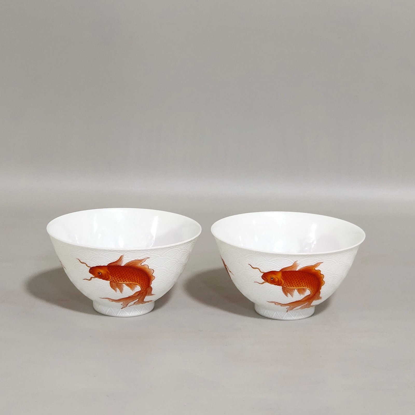 Qing Dynasty Yongzheng carved a thin cup with a deer pattern on the inside.