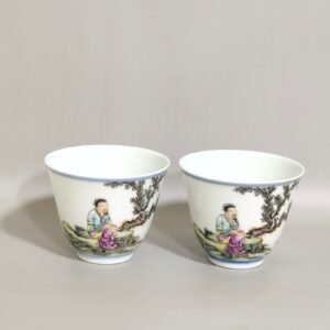 Qing Dynasty Yongzheng blue and white pastel character story cup