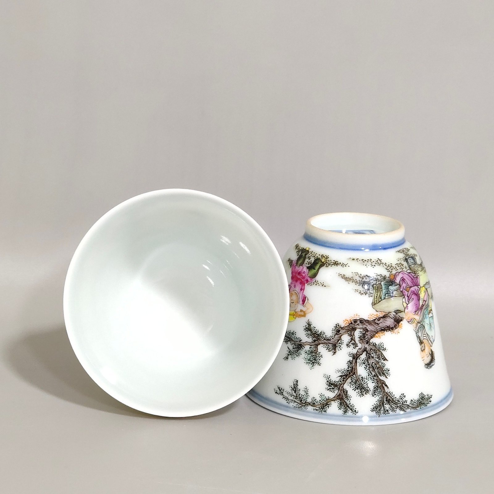 Qing Dynasty Yongzheng blue and white pastel character story cup