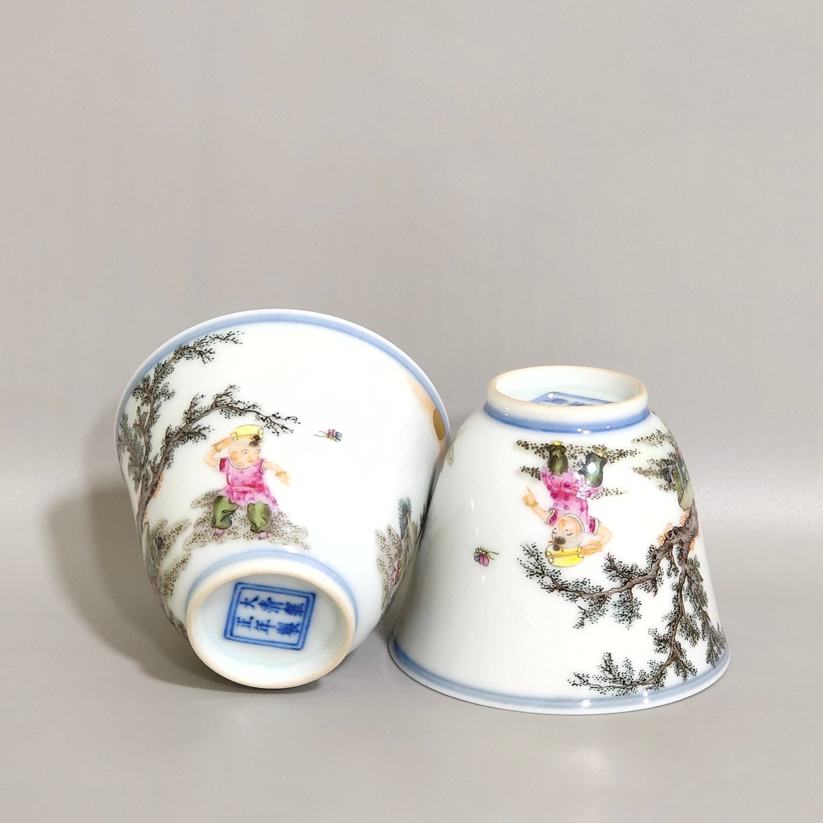 Qing Dynasty Yongzheng blue and white pastel character story cup