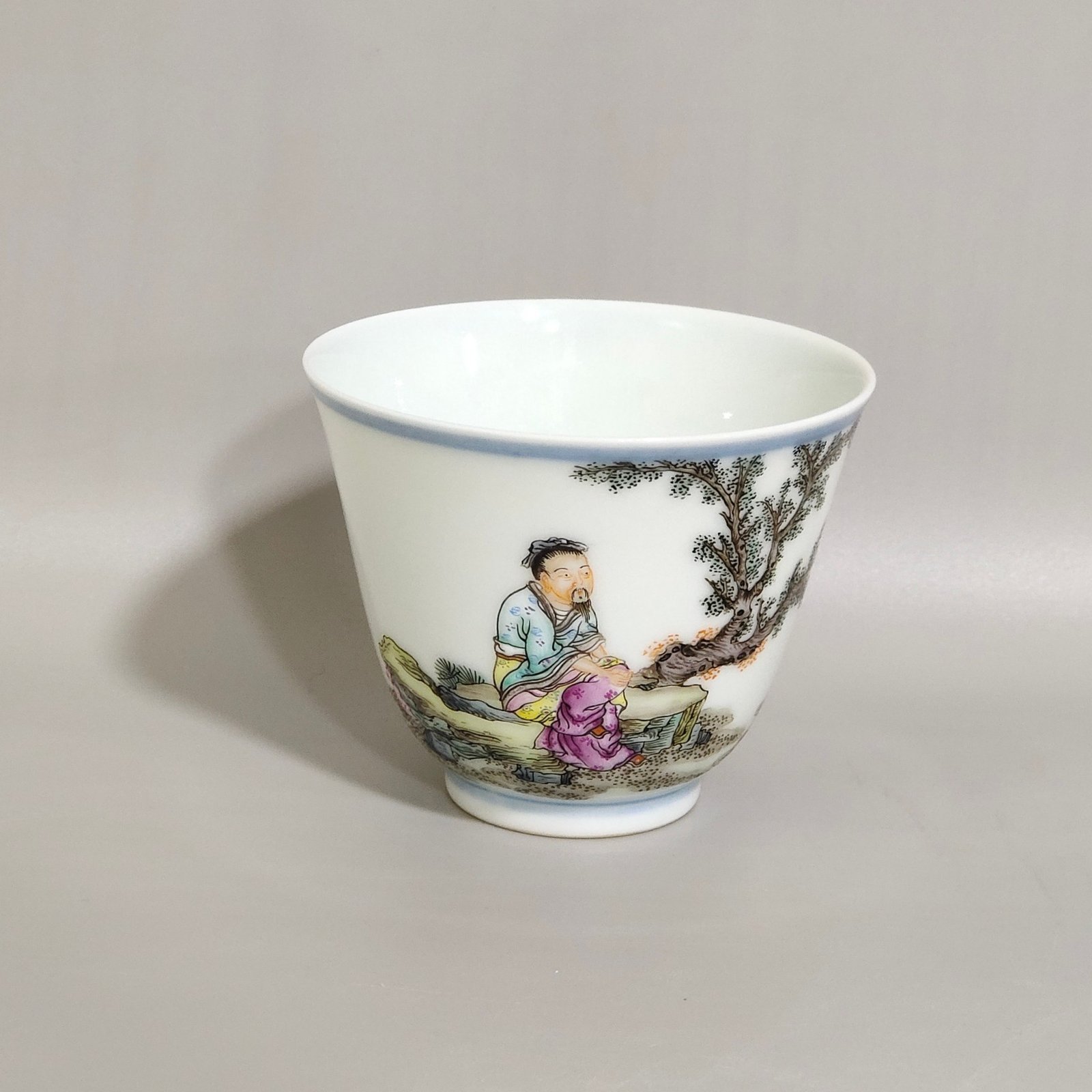 Qing Dynasty Yongzheng blue and white pastel character story cup