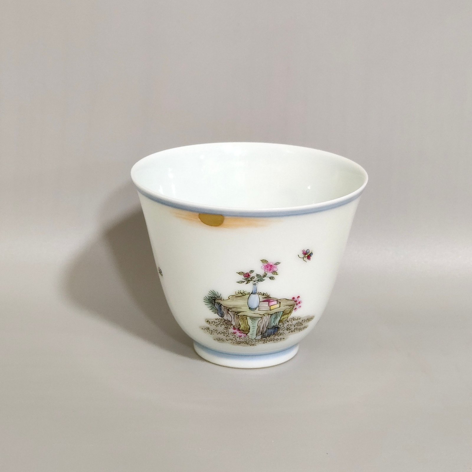 Qing Dynasty Yongzheng blue and white pastel character story cup