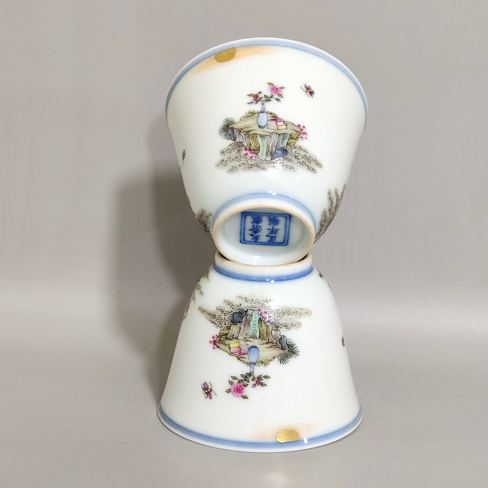 Qing Dynasty Yongzheng blue and white pastel character story cup