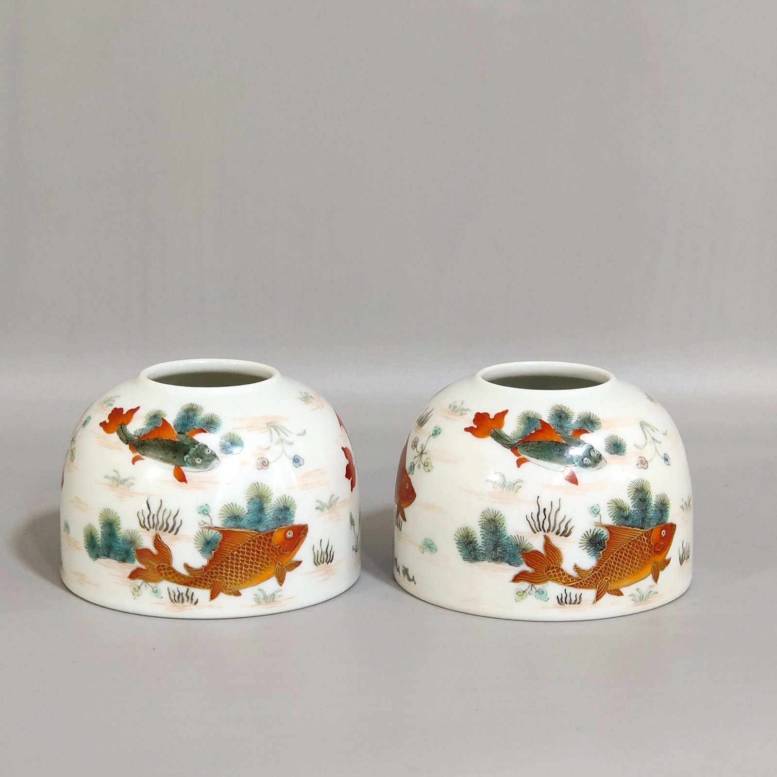 Qing Dynasty Yongzheng fish and algae pattern water bowl