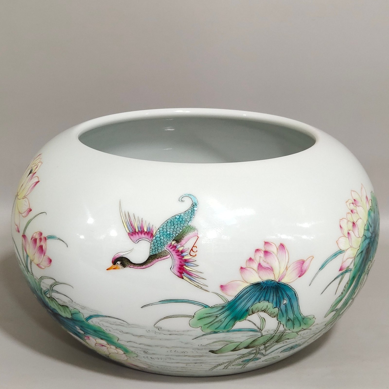 Qing Dynasty Yongzheng A lotus brush wash with mandarin ducks playing in the water