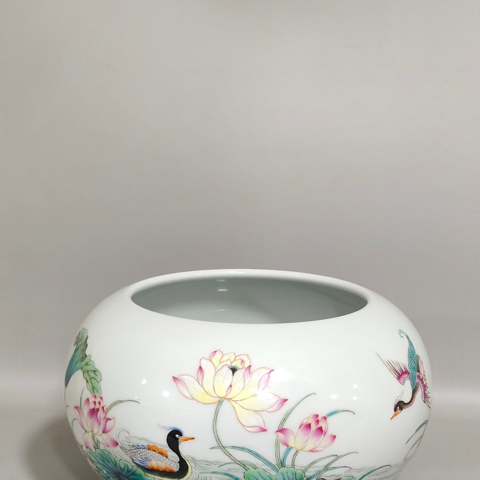 Qing Dynasty Yongzheng A lotus brush wash with mandarin ducks playing in the water