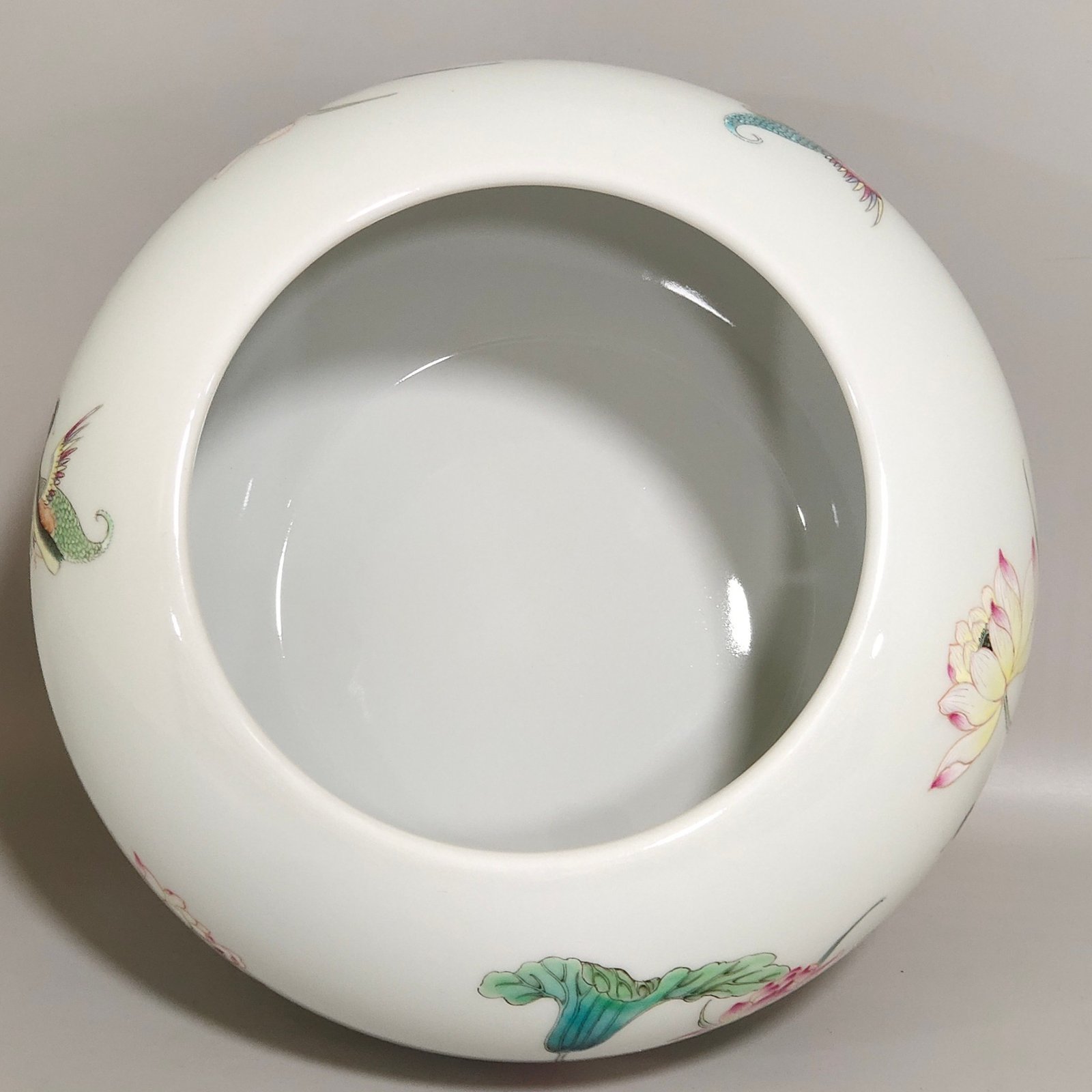 Qing Dynasty Yongzheng A lotus brush wash with mandarin ducks playing in the water
