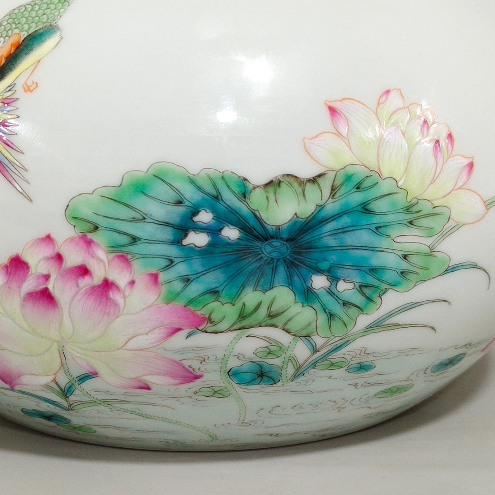 Qing Dynasty Yongzheng A lotus brush wash with mandarin ducks playing in the water