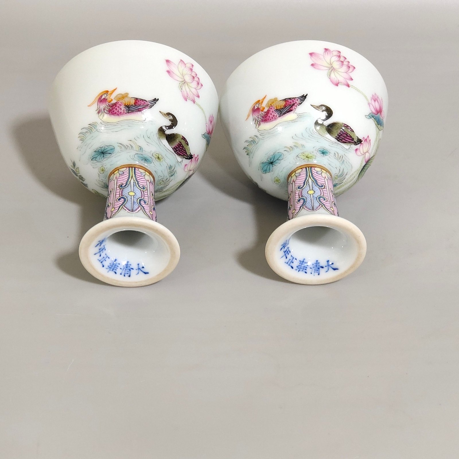 Qing Dynasty Yongzheng mandarin ducks playing in the water lotus goblet
