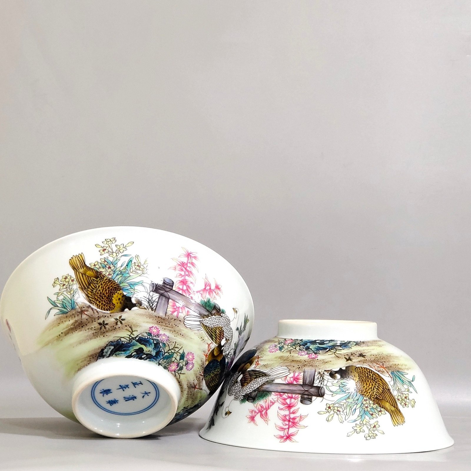 Qing Dynasty Yongzheng pigeon poem bowl