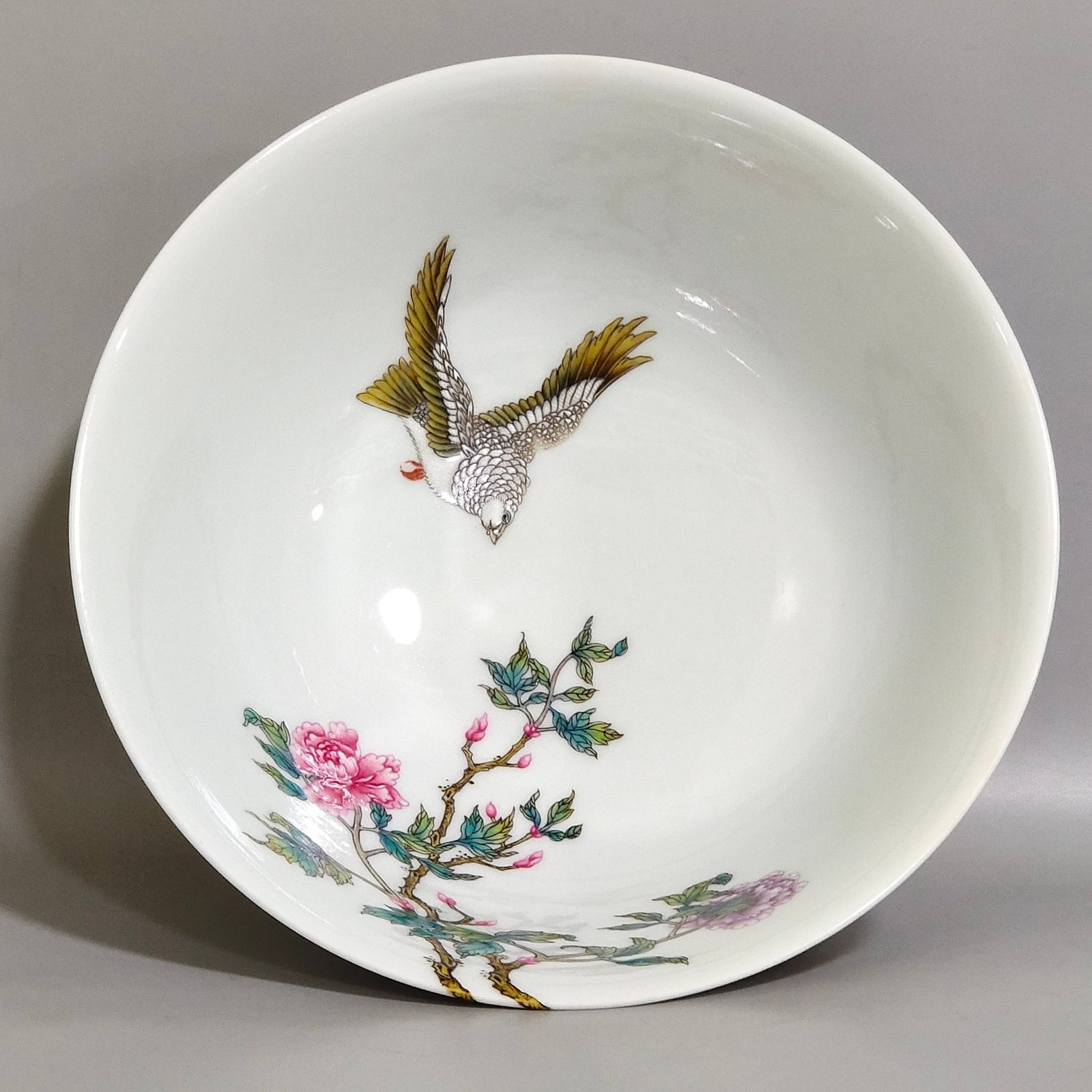 Qing Dynasty Yongzheng pigeon poem bowl