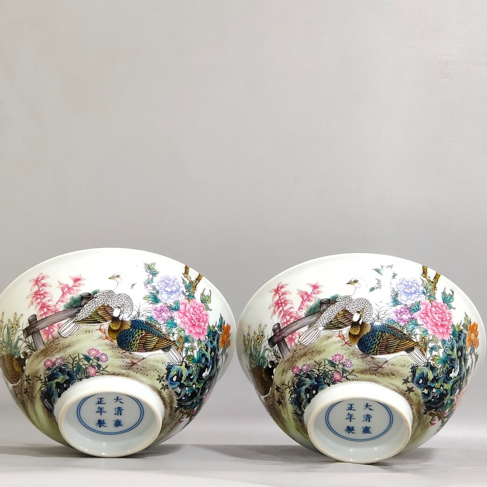 Qing Dynasty Yongzheng pigeon poem bowl