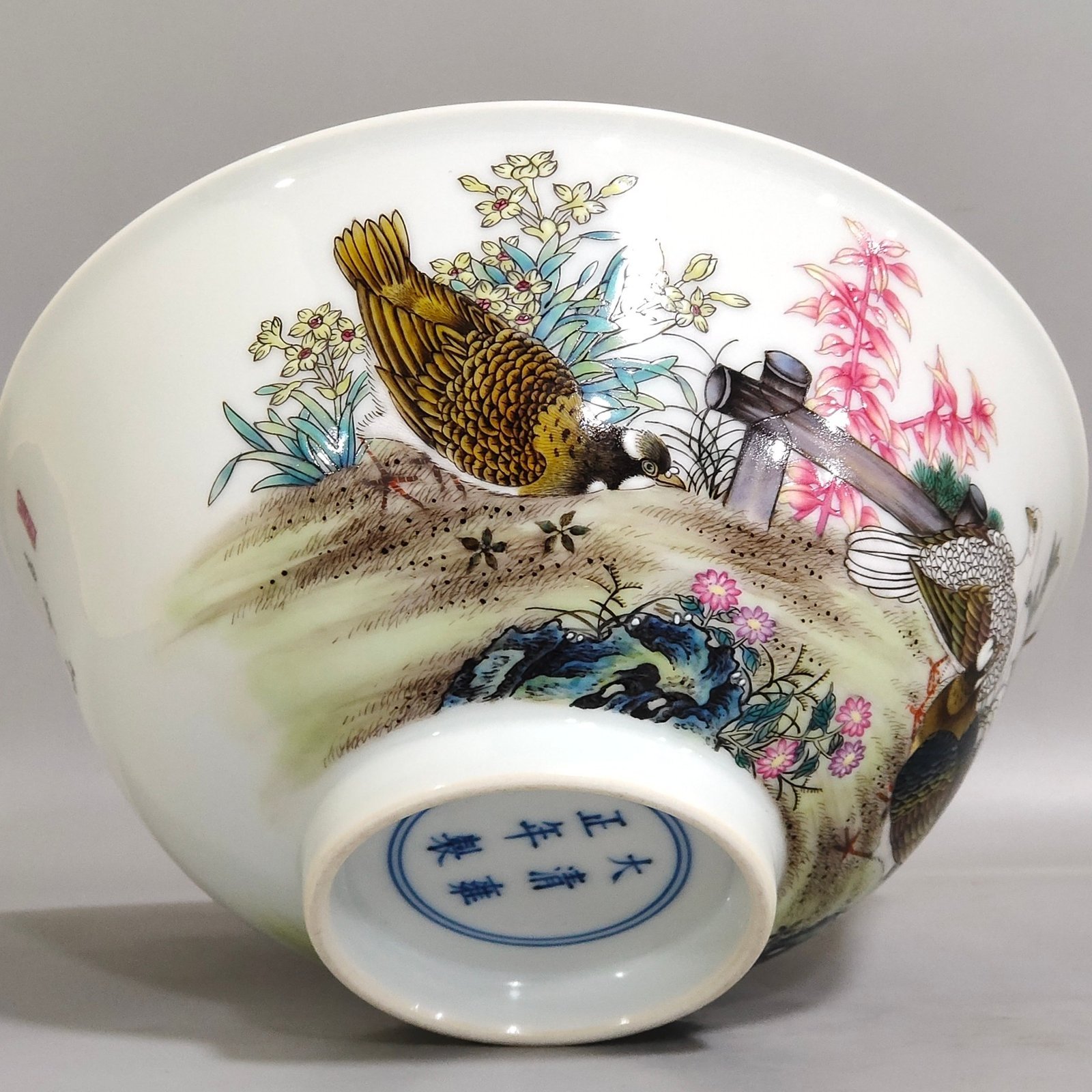Qing Dynasty Yongzheng pigeon poem bowl