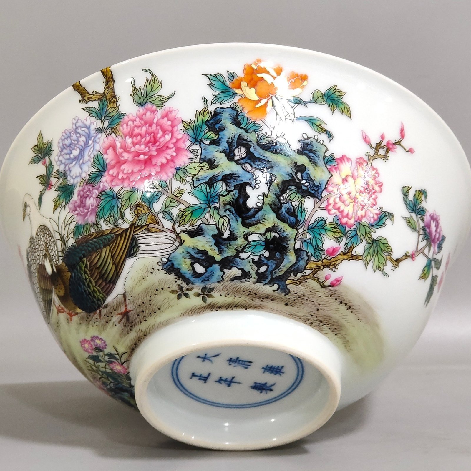 Qing Dynasty Yongzheng pigeon poem bowl