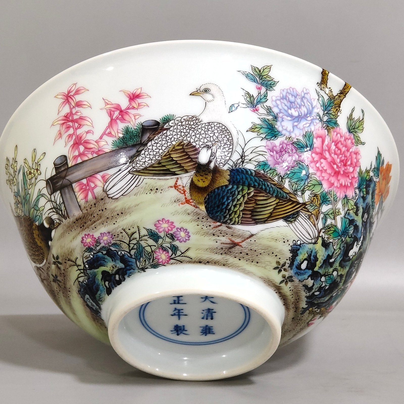 Qing Dynasty Yongzheng pigeon poem bowl