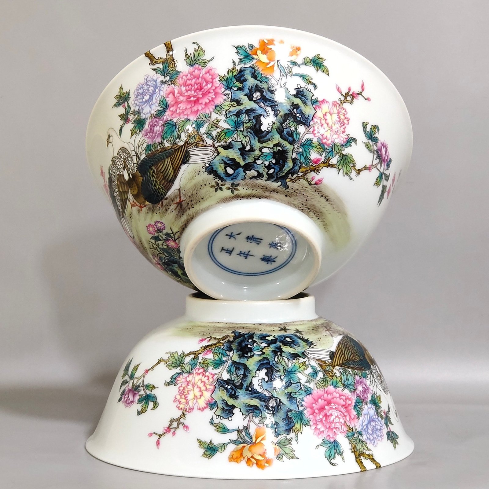 Qing Dynasty Yongzheng pigeon poem bowl