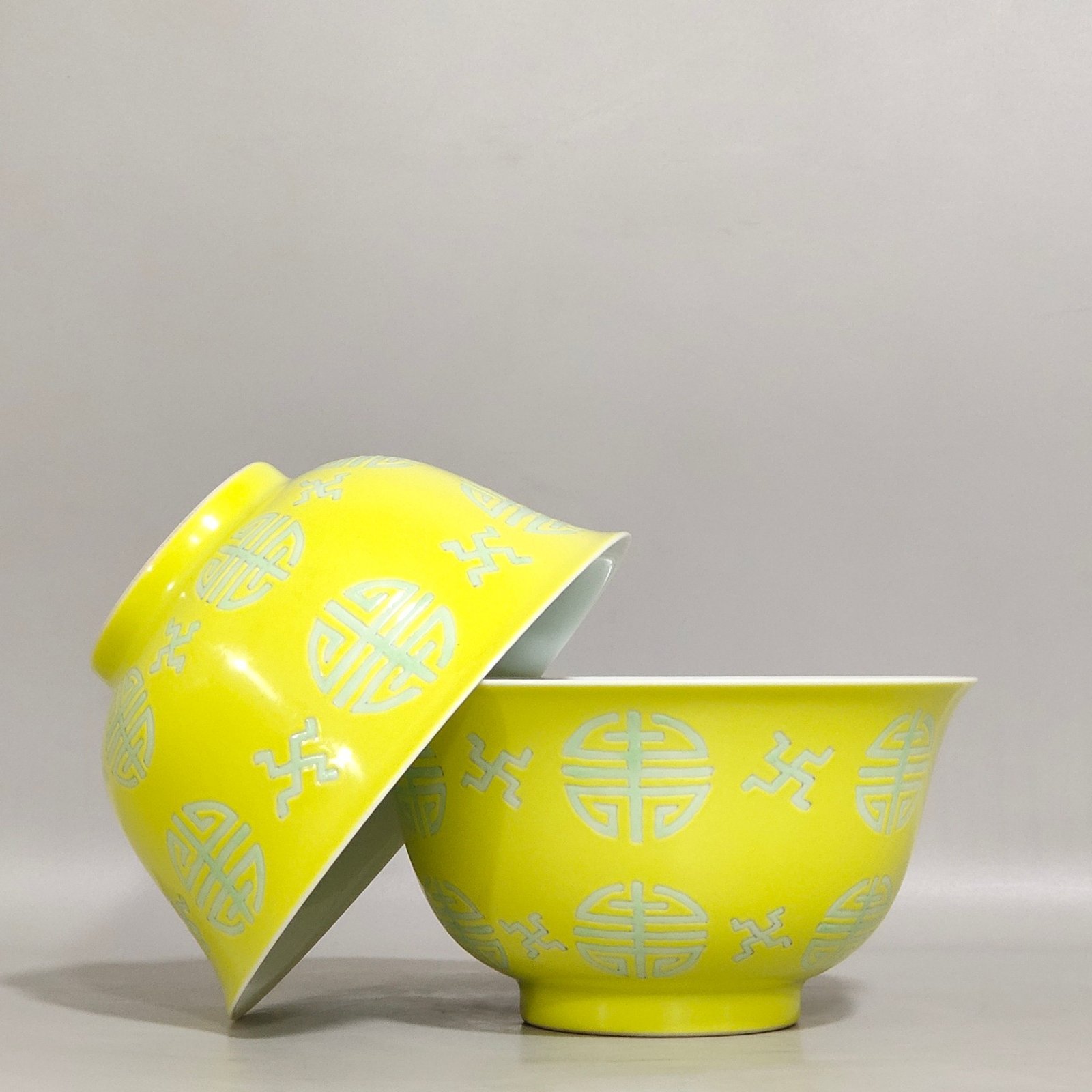 Qing Dynasty Yongzheng yellow ground green color Wanshou pattern tea bowl