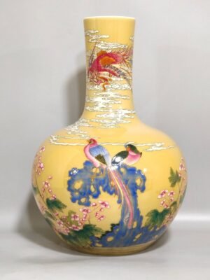 Qing Dynasty Yongzheng yellow-glazed Danfeng Chaoyang celestial sphere vase