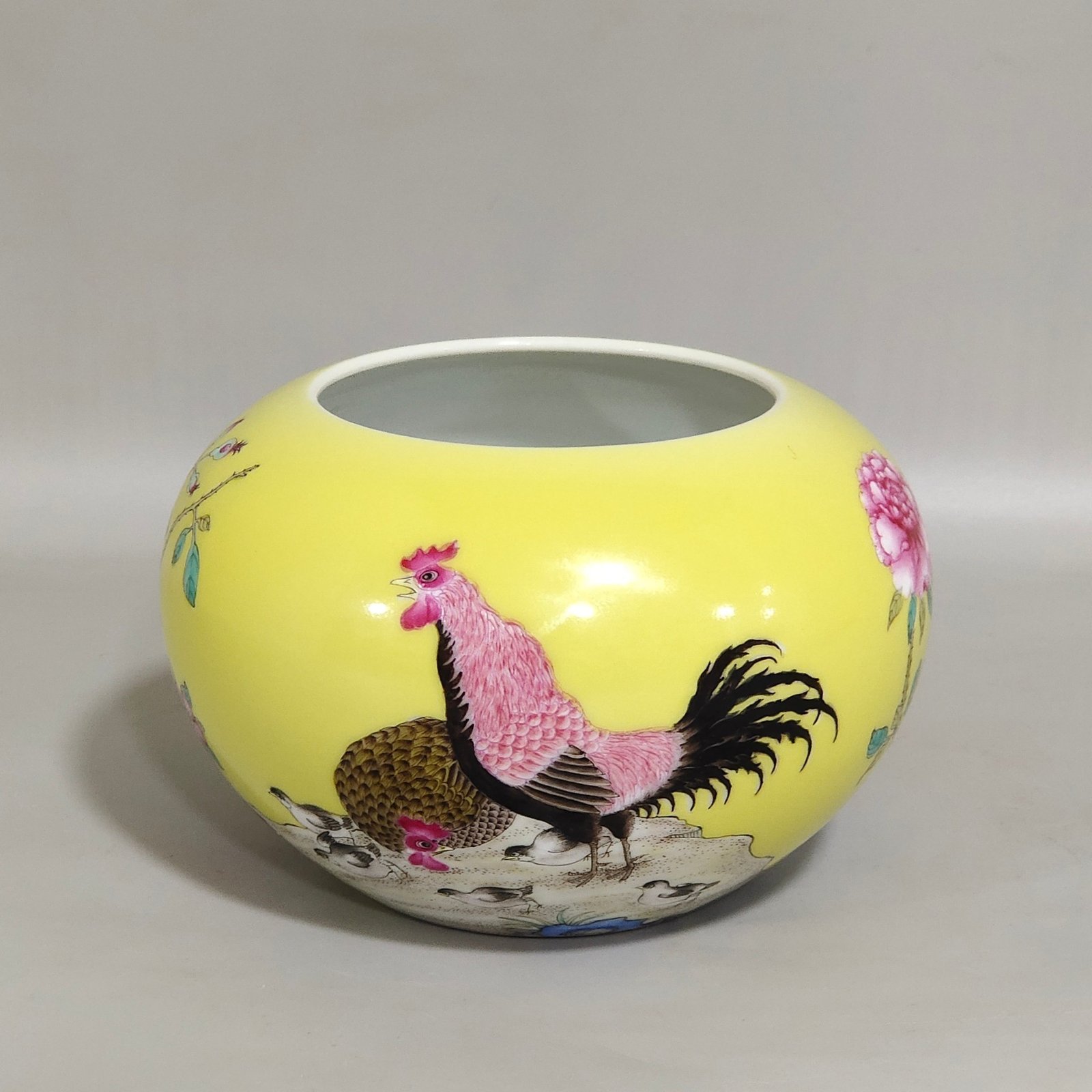 Qing Dynasty Yongzheng yellow glaze washed with great luck