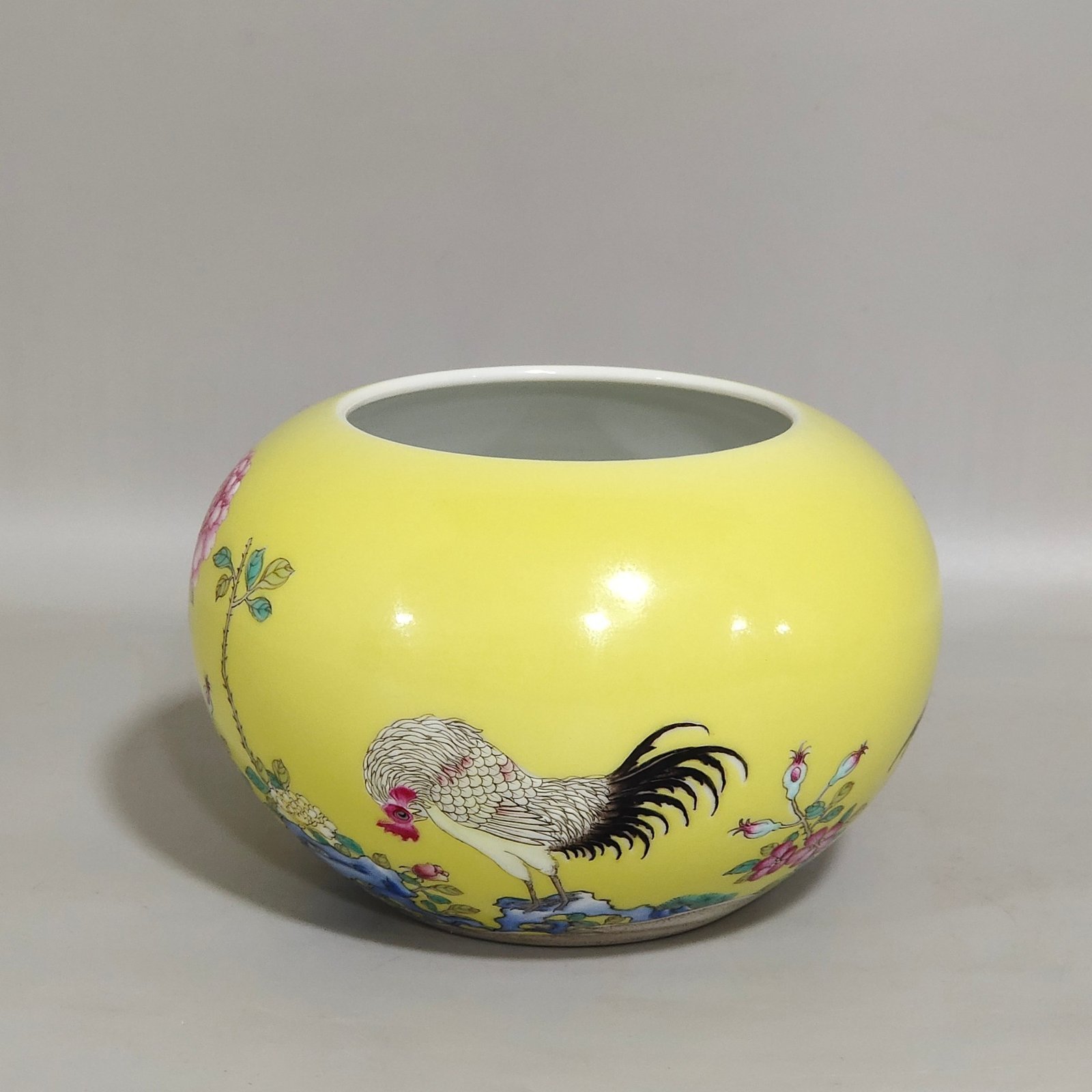 Qing Dynasty Yongzheng yellow glaze washed with great luck