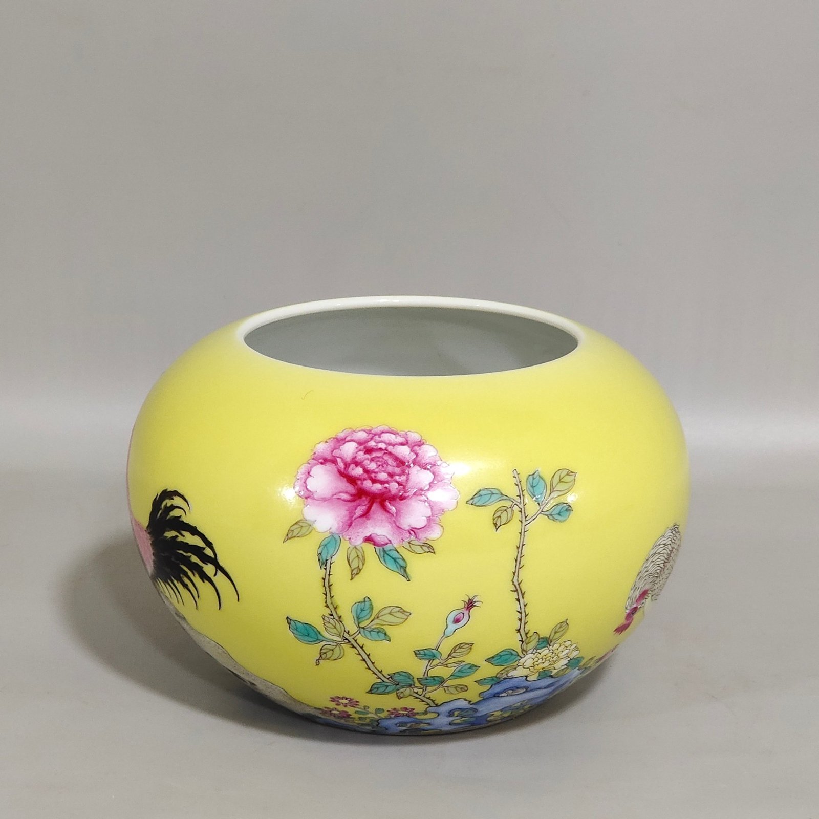 Qing Dynasty Yongzheng yellow glaze washed with great luck