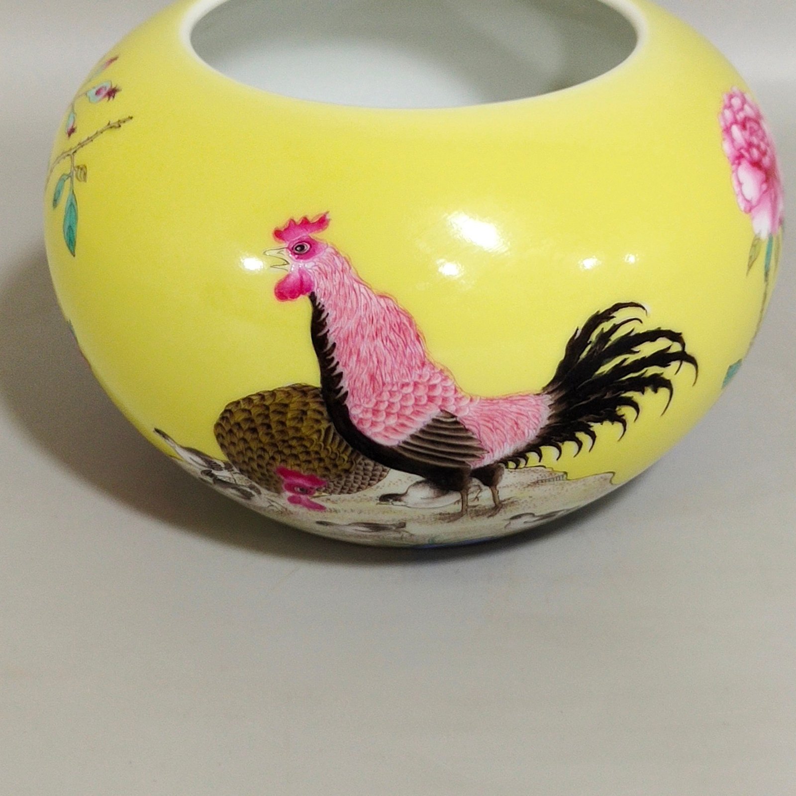 Qing Dynasty Yongzheng yellow glaze washed with great luck