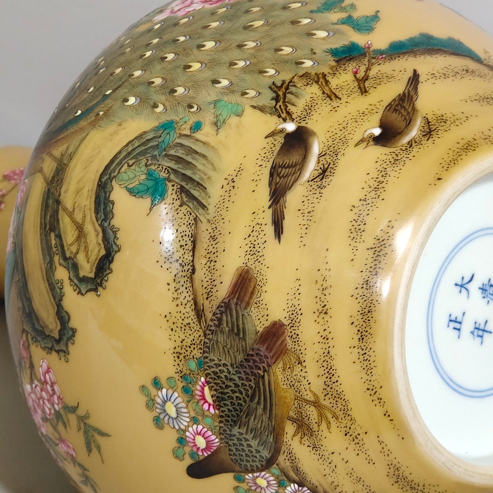 Qing Dynasty Yongzheng yellow-glazed peacock flower and bird celestial sphere vase