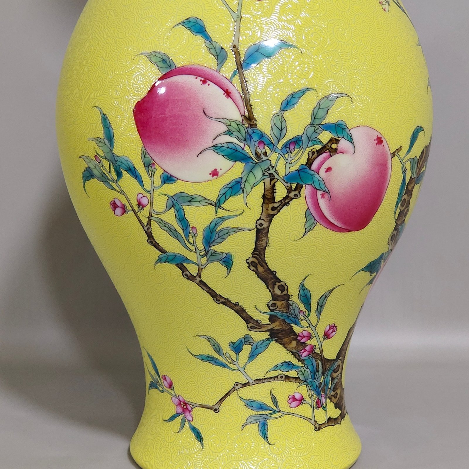 Qing Dynasty Yongzheng yellow glaze grilled eight peach olive vase
