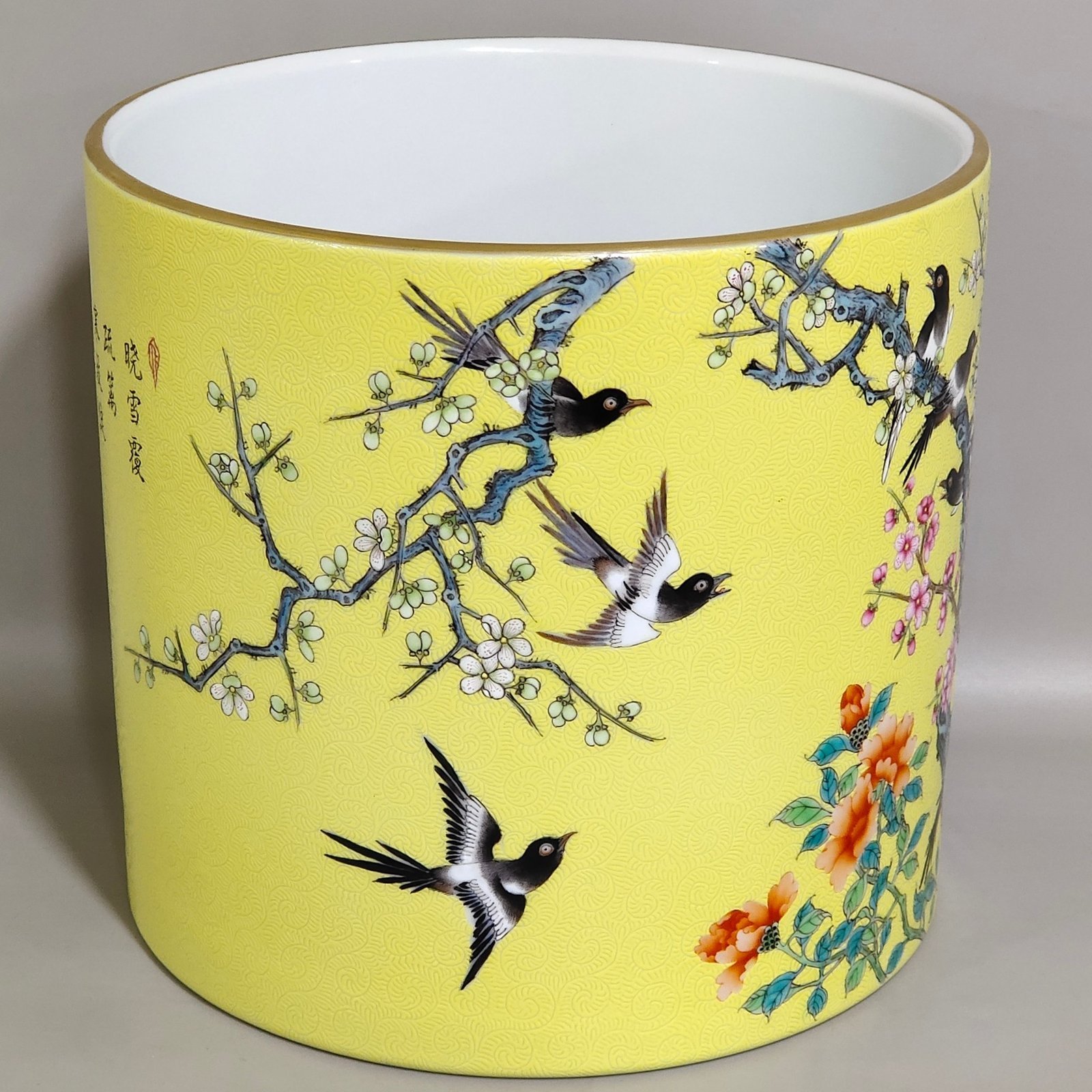 Qing Dynasty Yongzheng yellow-glazed flower-painted pen holder with poems inscribed on brows