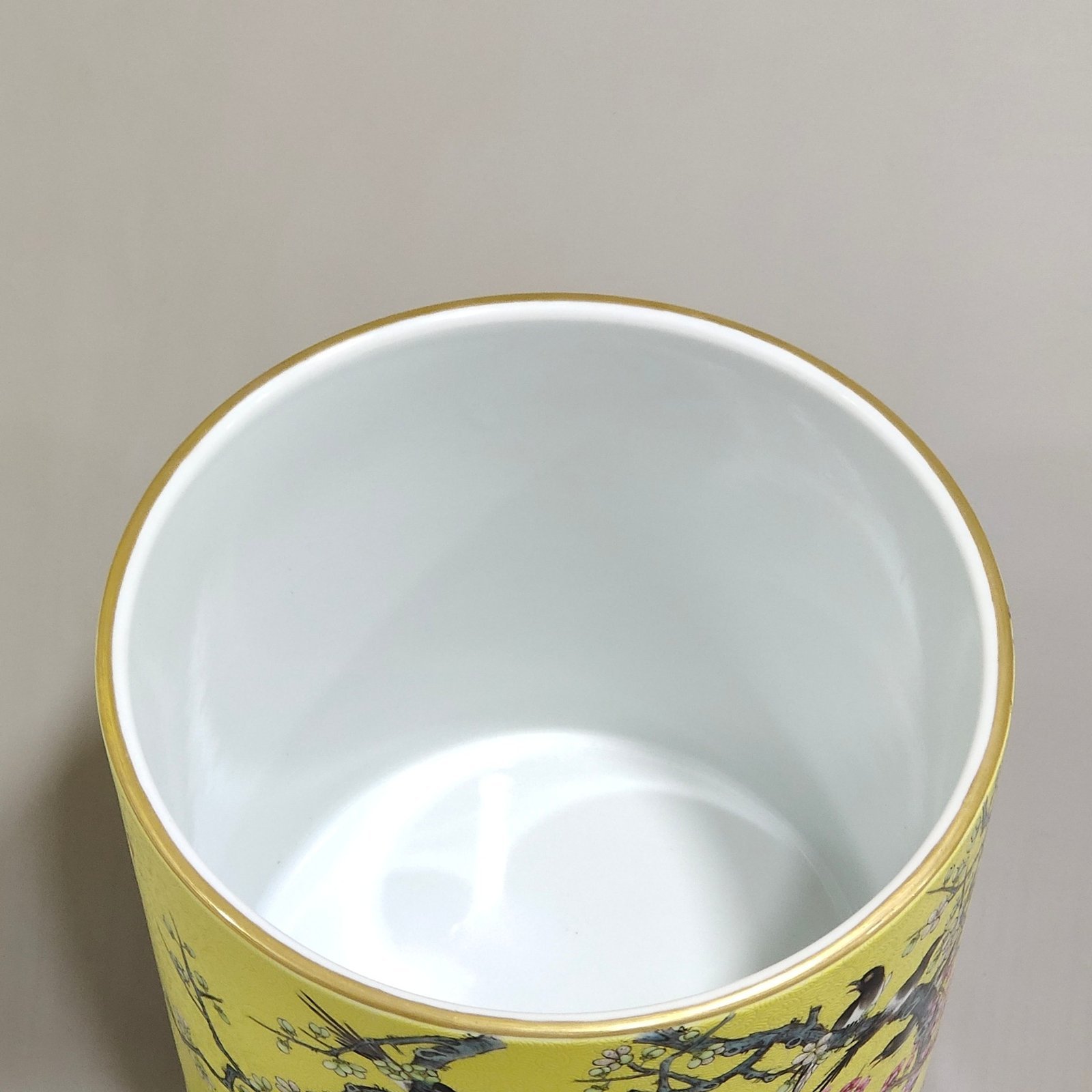Qing Dynasty Yongzheng yellow-glazed flower-painted pen holder with poems inscribed on brows