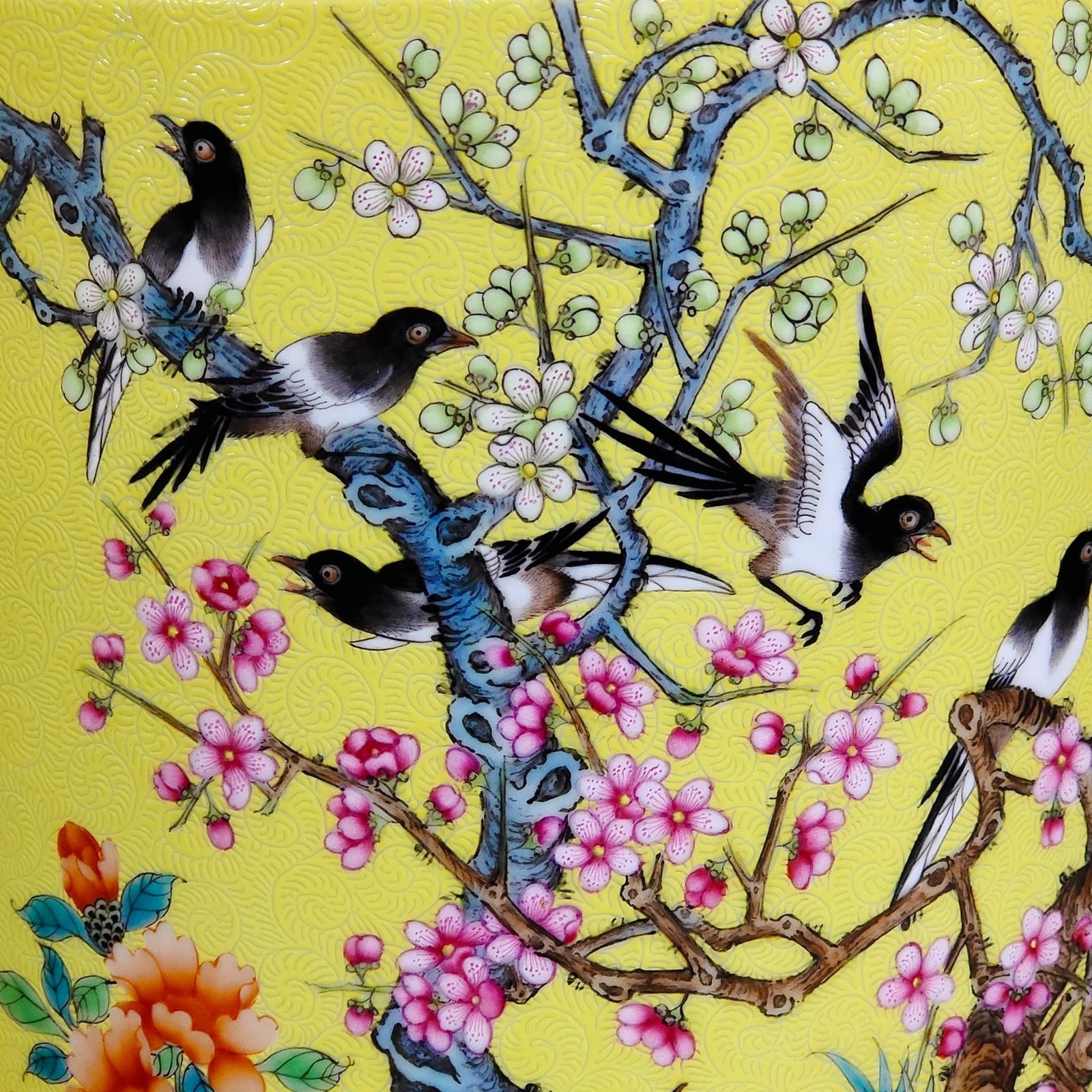 Qing Dynasty Yongzheng yellow-glazed flower-painted pen holder with poems inscribed on brows