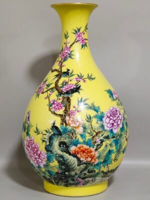 Qing Dynasty Yongzheng yellow glaze flower and bird jade pot spring vase