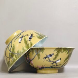 Qing Dynasty Yongzheng yellow-glazed apricot forest Chunyan poetry bowl