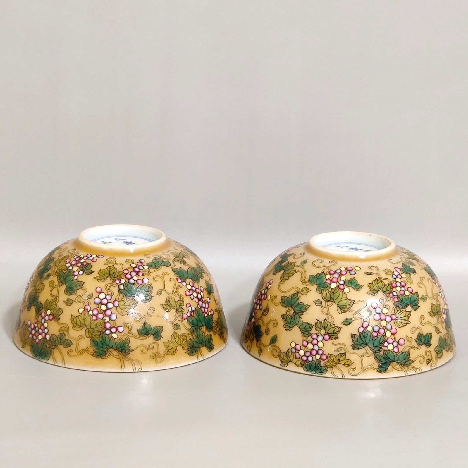 Qing Dynasty Yongzheng yellow-glazed squirrel grape cup