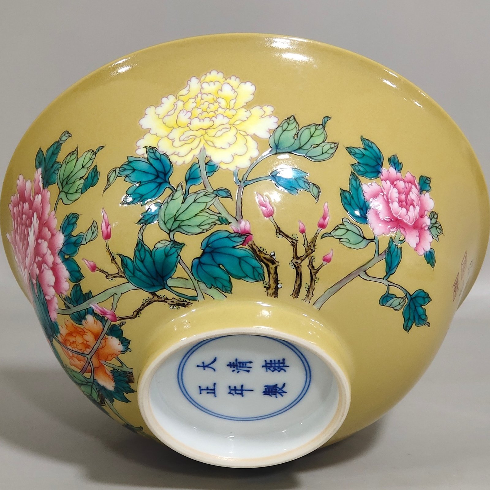 Qing Dynasty Yongzheng yellow-glazed peony flower poem bowl