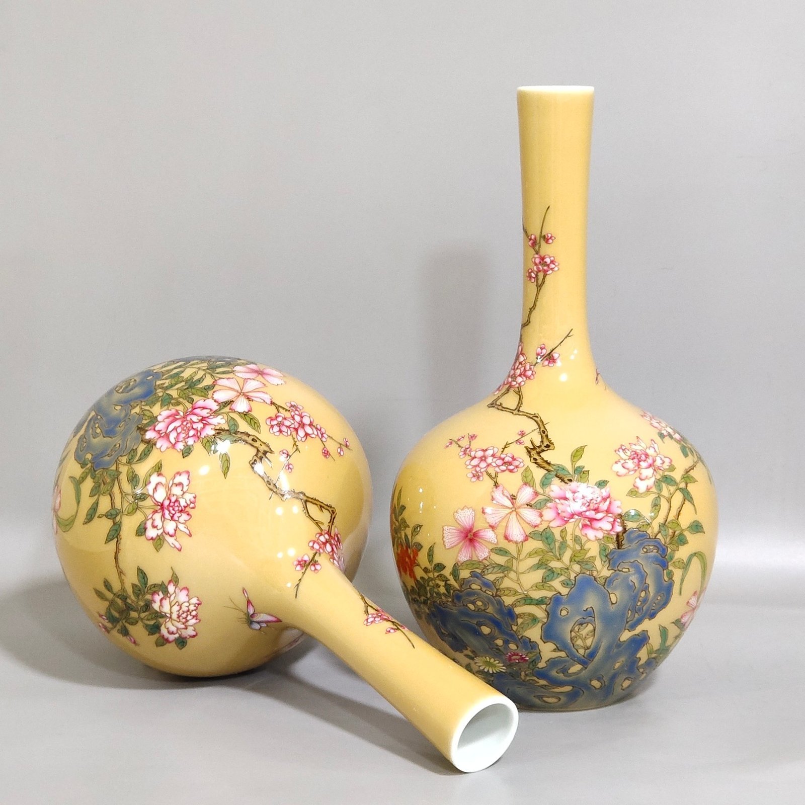 Qing Dynasty Yongzheng yellow-glazed flower vase